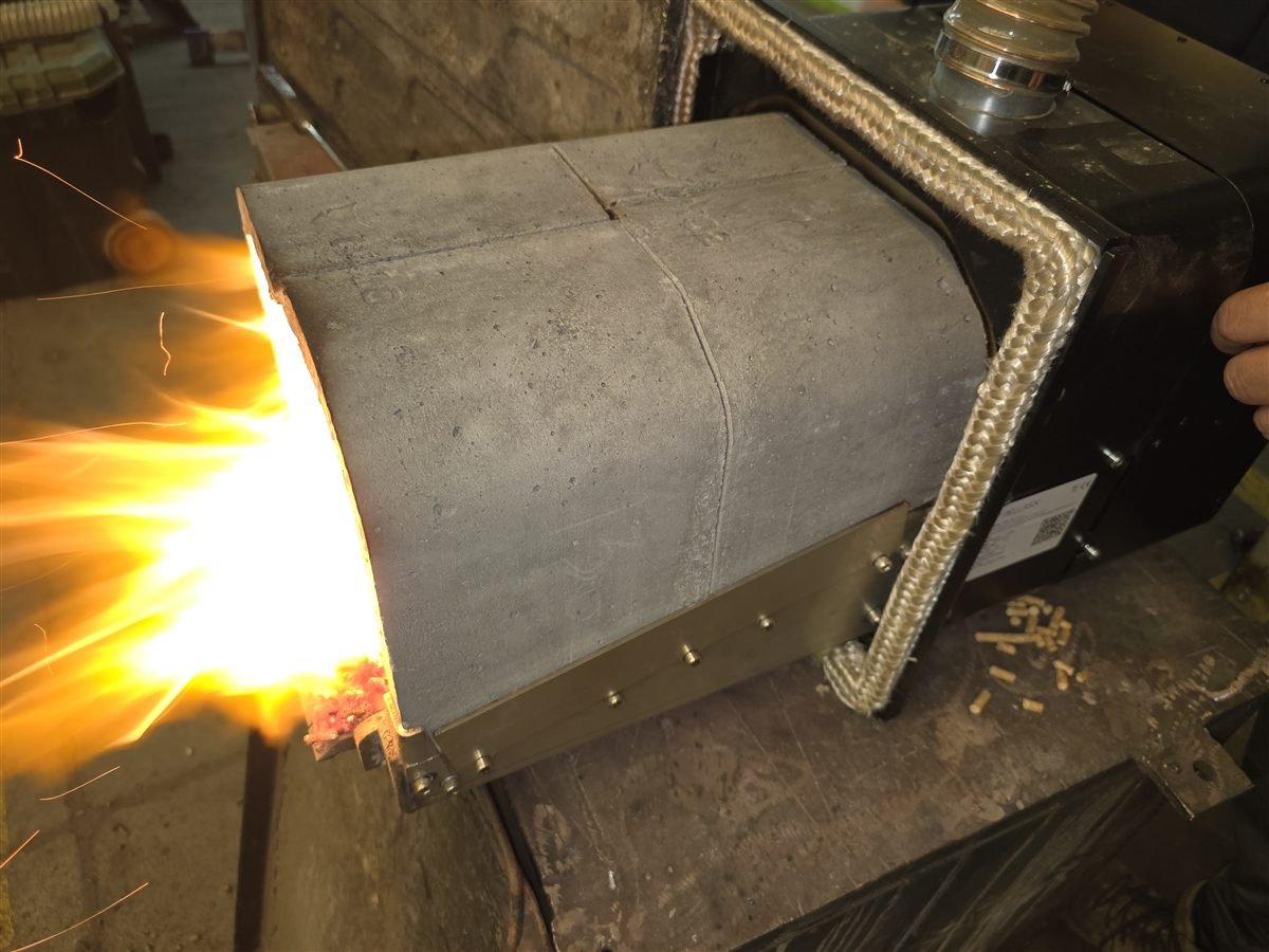 Quemador de pellets en prueba de llama